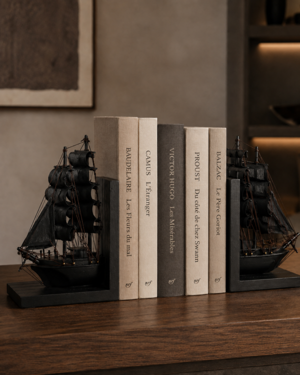 Serre-livre bateau noir